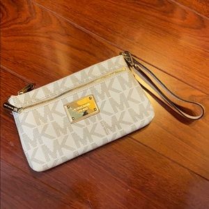 Michael Kors Wristlet / Wallet